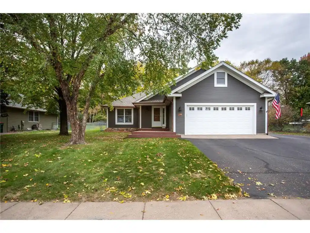 Photo 1 of Single family home for sale at 911 Grandview Dr, Hudson, WI 54016 | MLS# 7160172 | Listing updated on 2026-10-22