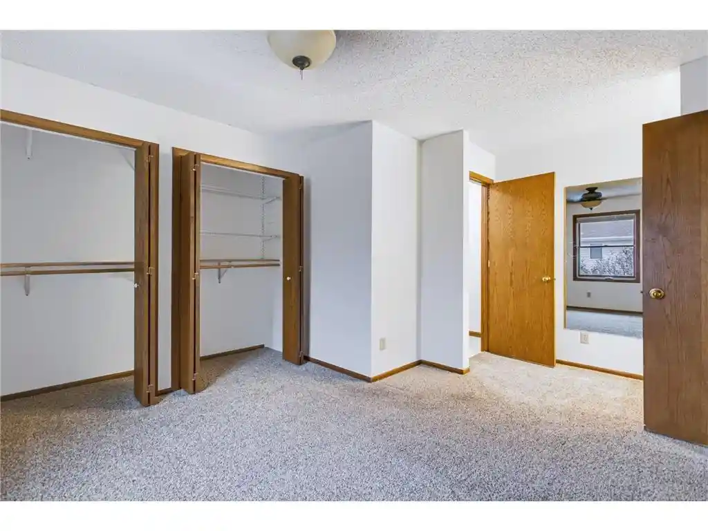 Photo 4 of Single family home for sale at 911 Grandview Dr, Hudson, WI 54016 | MLS# 7160172 | Listing updated on 2026-10-22