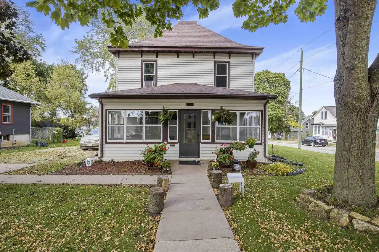 Photo 2 of Single family home for sale at 222 E Merrimac St, Dodgeville, WI 53533 | MLS# 2034662 | Listing updated on 2026-10-14