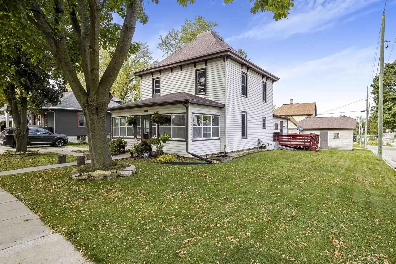 Photo 3 of Single family home for sale at 222 E Merrimac St, Dodgeville, WI 53533 | MLS# 2034662 | Listing updated on 2026-10-14