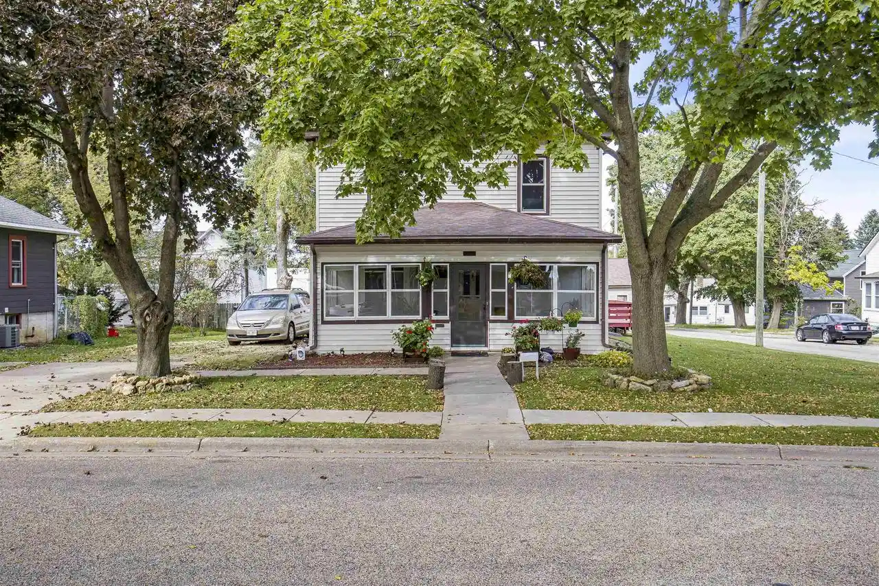 Photo 3 of Single family home for sale at 222 E Merrimac St, Dodgeville, WI 53533 | MLS# 2034662 | Listing updated on 2026-10-14