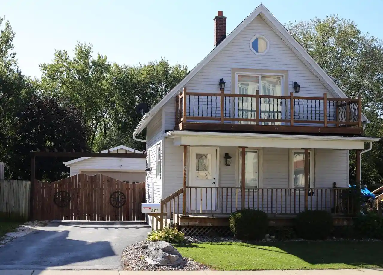 Photo 1 of Single family home for sale at 537 Elizabeth St, Waukesha, WI 53186 | MLS# 1984811 | Listing updated on 2026-10-22