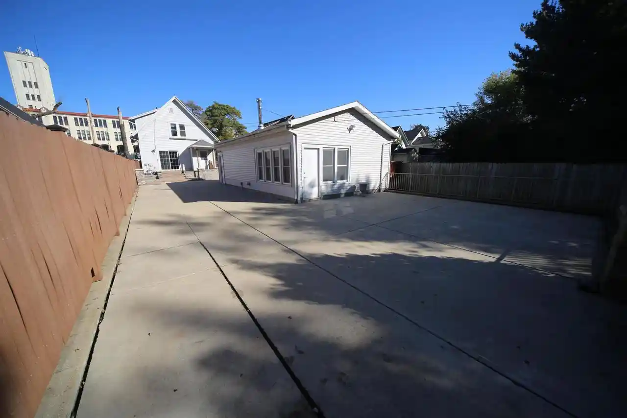 Photo 4 of Single family home for sale at 537 Elizabeth St, Waukesha, WI 53186 | MLS# 1984811 | Listing updated on 2026-10-22