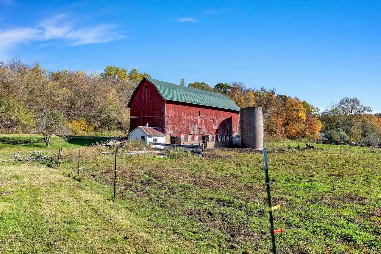 Photo 4 of Single family home for sale at 28983 Northland Ave, Elroy, WI 53929 | MLS# 2034673 | Listing updated on 2026-10-14