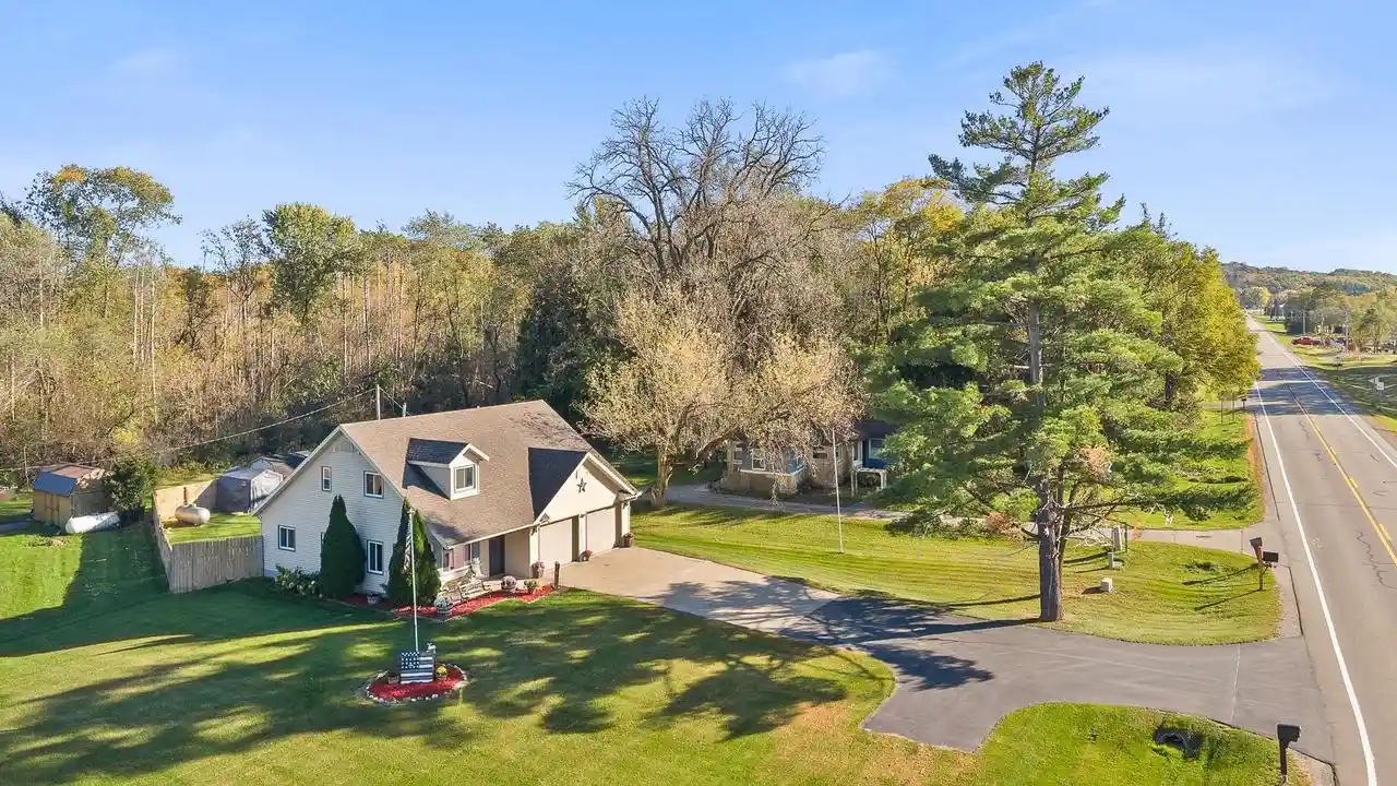 Photo 1 of Single family home for sale at N7954 Highway 44, Pardeeville, WI 53954 | MLS# 2034675 | Listing updated on 2026-10-20