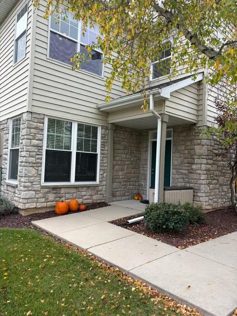 Condo for sale at N16w26532 Meadowgrass Cir #F, Pewaukee, WI 53072 | MLS# 1984823