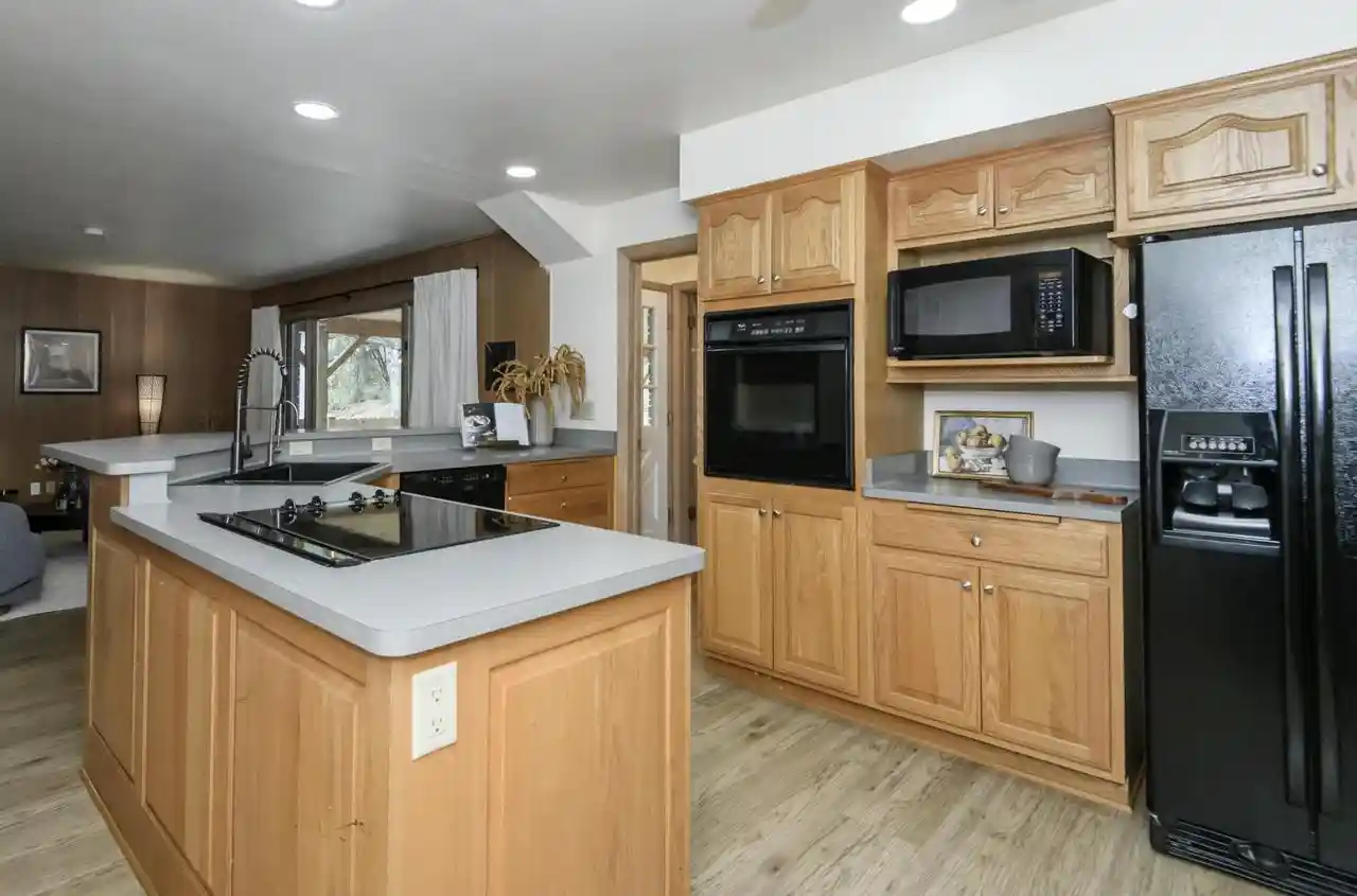 Photo 1 of Single family home for sale at 4119 S Barland Ave, Saint Francis, WI 53235 | MLS# 1984831 | Listing updated on 2026-10-20