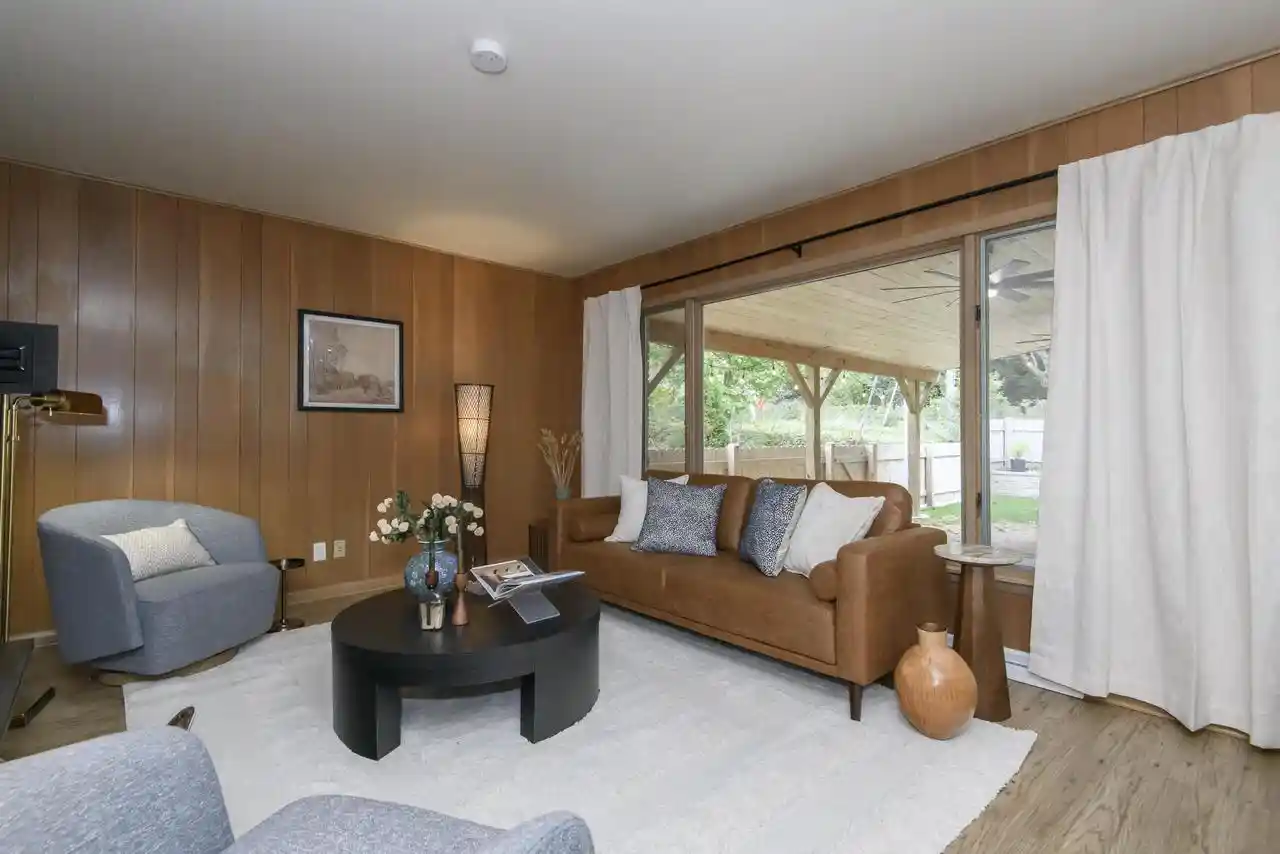 Photo 3 of Single family home for sale at 4119 S Barland Ave, Saint Francis, WI 53235 | MLS# 1984831 | Listing updated on 2026-10-20