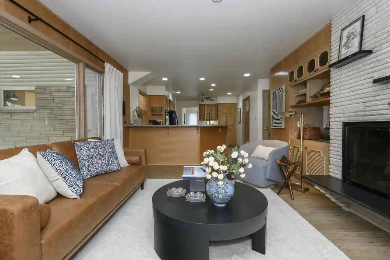 Photo 4 of Single family home for sale at 4119 S Barland Ave, Saint Francis, WI 53235 | MLS# 1984831 | Listing updated on 2026-10-20