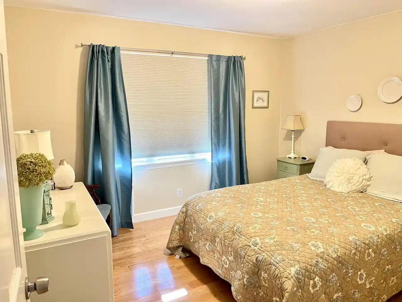 Photo 2 of Single family home for sale at N1620 N Geneva Ave, Lake Geneva, WI 53147 | MLS# 1984850 | Listing updated on 2026-10-27