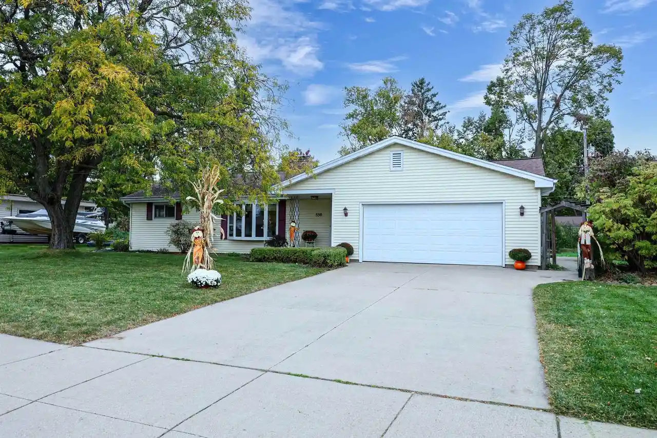 Photo 1 of Single family home for sale at 530 W Capitol Dr, Appleton, WI 54911 | MLS# 50334349 | Listing updated on 2026-10-19