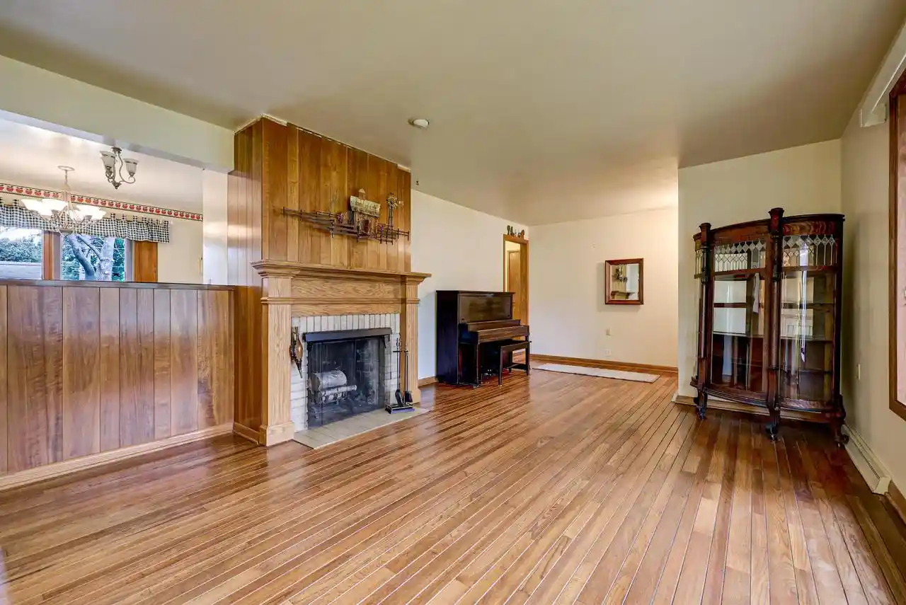 Photo 1 of Single family home for sale at 530 W Capitol Dr, Appleton, WI 54911 | MLS# 50334349 | Listing updated on 2026-10-19