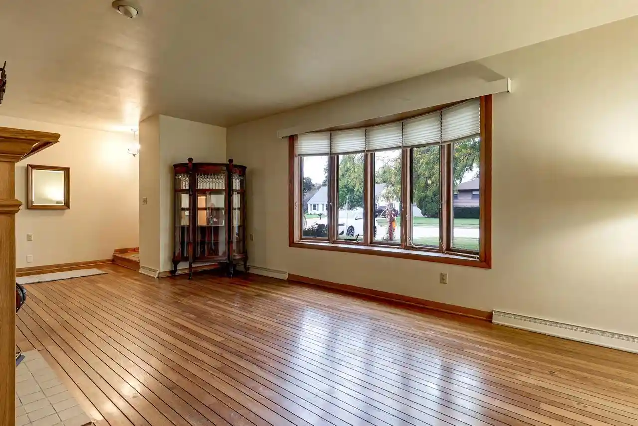 Photo 2 of Single family home for sale at 530 W Capitol Dr, Appleton, WI 54911 | MLS# 50334349 | Listing updated on 2026-10-19
