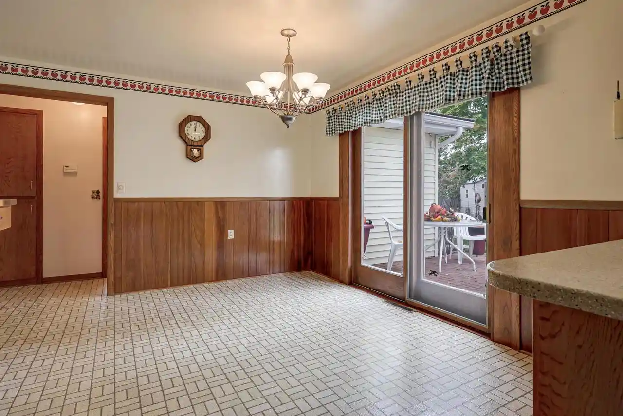 Photo 3 of Single family home for sale at 530 W Capitol Dr, Appleton, WI 54911 | MLS# 50334349 | Listing updated on 2026-10-19