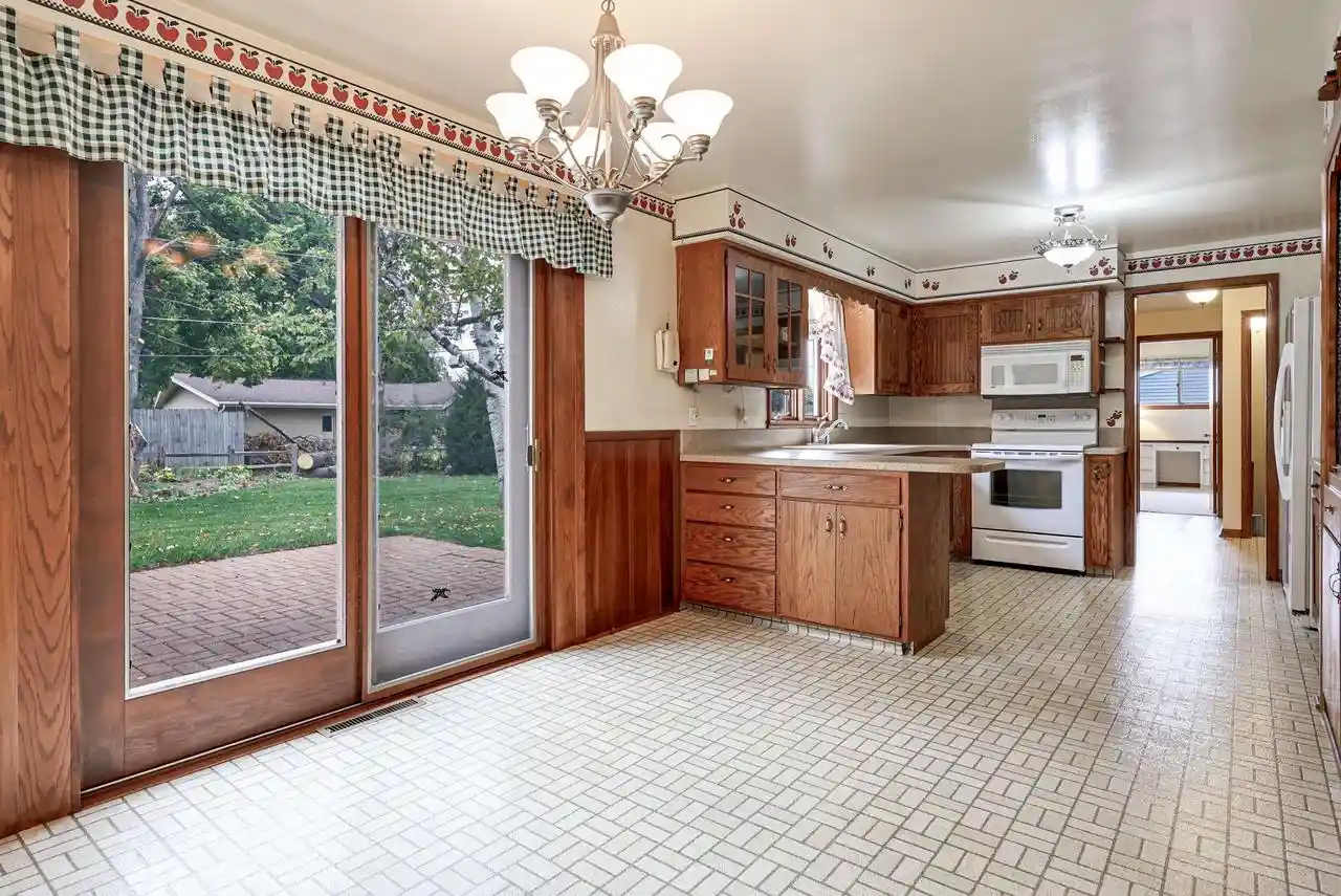 Photo 4 of Single family home for sale at 530 W Capitol Dr, Appleton, WI 54911 | MLS# 50334349 | Listing updated on 2026-10-19