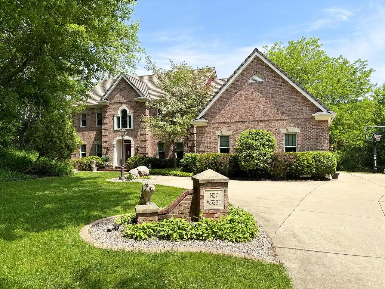 Single family home for sale at N27w5230 Hamilton Rd, Cedarburg, WI 53012 | MLS# 1984882