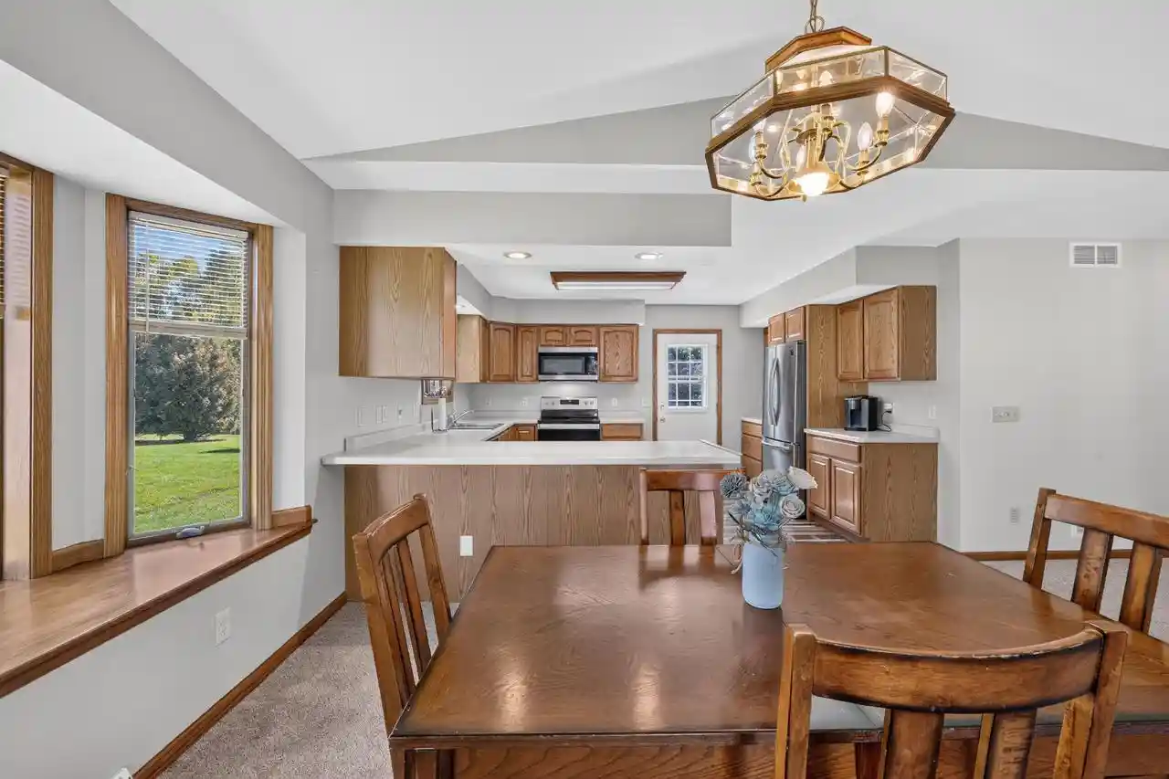 Photo 4 of Single family home for sale at 513 Gold Coast Ln, Evansville, WI 53536 | MLS# 2034700 | Listing updated on 2026-10-19