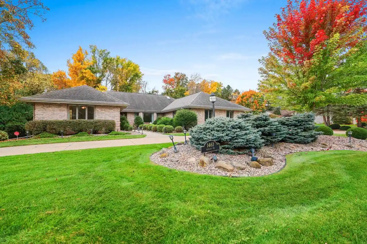 Photo 1 of Single family home for sale at 1461 Navajo Trl, Green Bay, WI 54313 | MLS# 50334372 | Listing updated on 2026-10-27