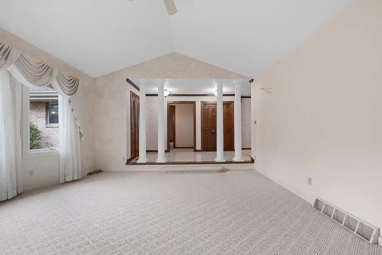 Photo 2 of Single family home for sale at 1461 Navajo Trl, Green Bay, WI 54313 | MLS# 50334372 | Listing updated on 2026-10-27