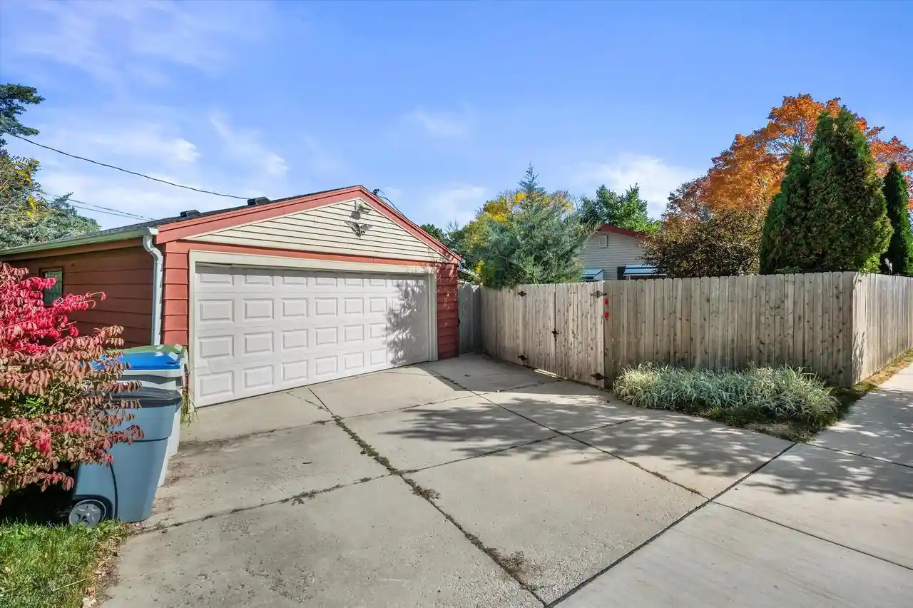 Photo 3 of Single family home for sale at 9810 W Lisbon Ave, Milwaukee, WI 53222 | MLS# 1984915 | Listing updated on 2026-10-25