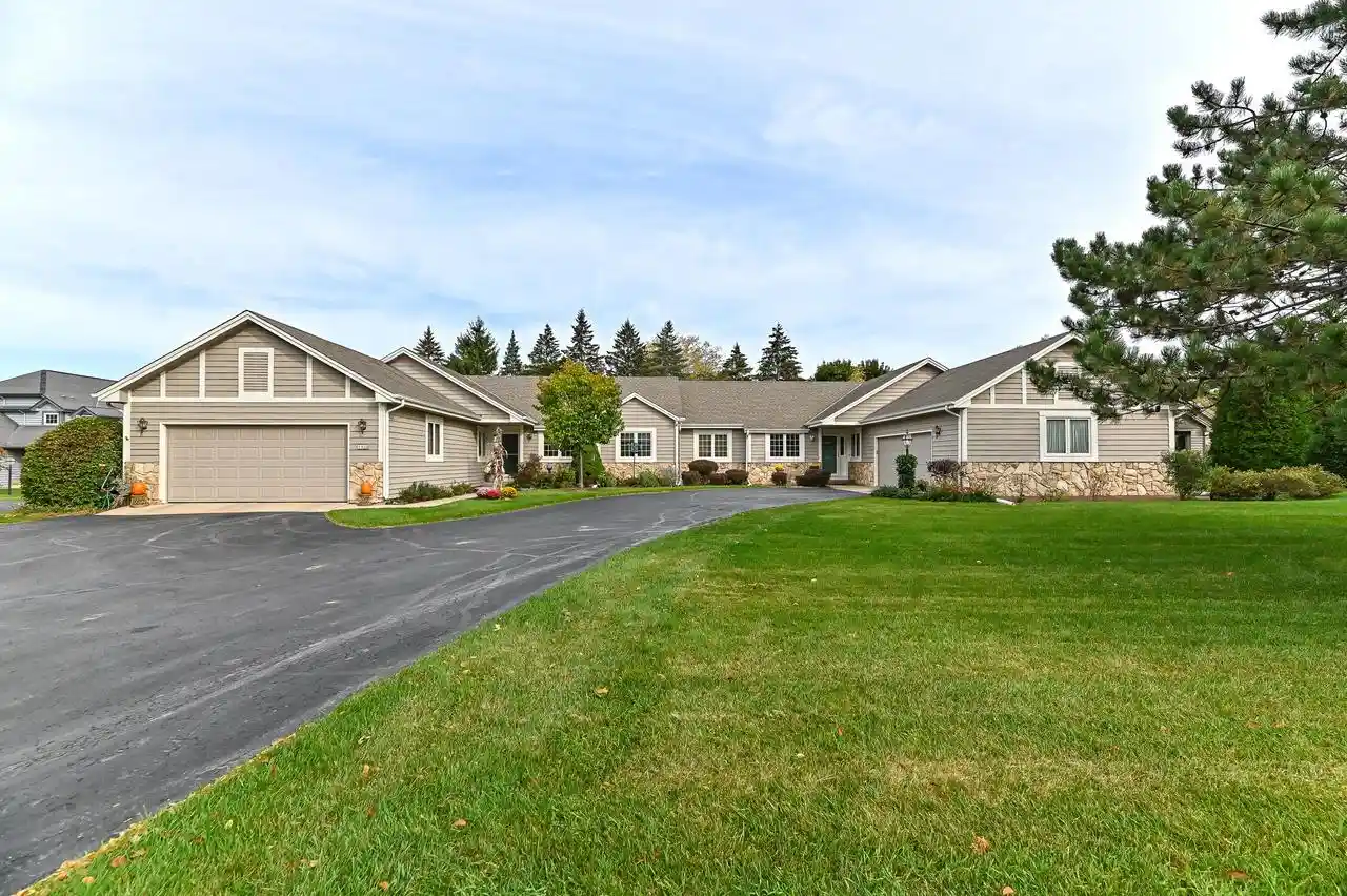 Condo for sale at 1426 Greenbrier Ln, Mequon, WI 53092 | MLS# 1984916