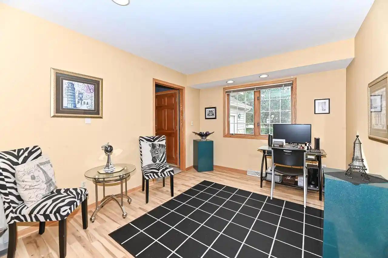 Photo 4 of Condo for sale at 1426 Greenbrier Ln, Mequon, WI 53092 | MLS# 1984916 | Listing updated on 2026-10-28