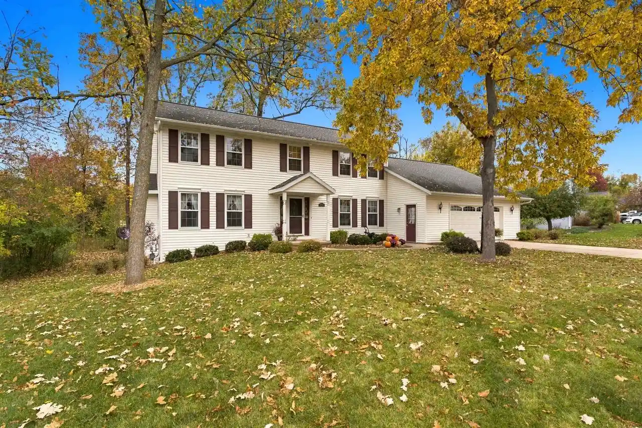 Photo 1 of Single family home for sale at 1730 Surrey Trl, Green Bay, WI 54313 | MLS# 50334379 | Listing updated on 2026-10-24