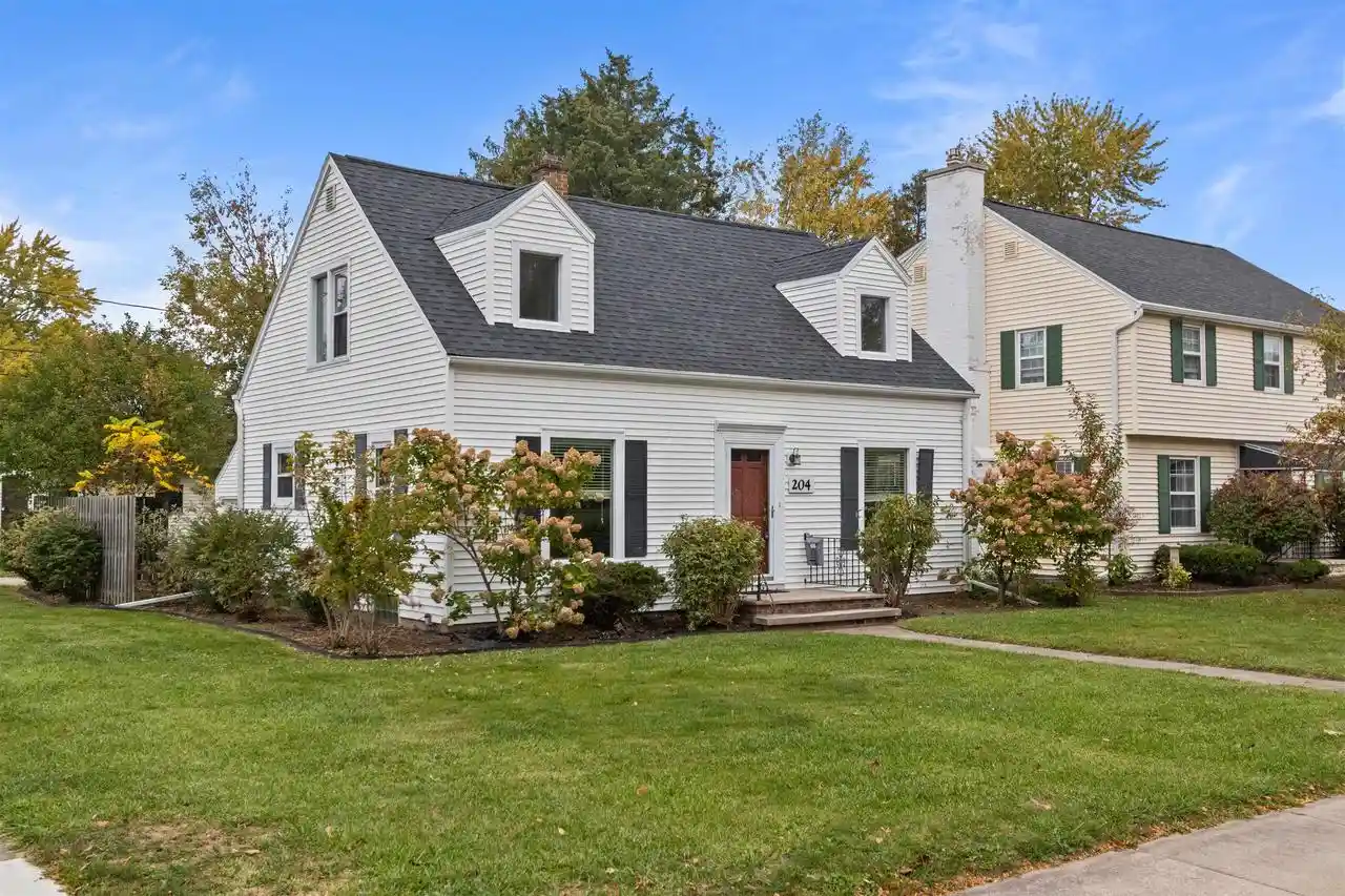 Photo 1 of Single family home for sale at 204 E Glendale Ave, Appleton, WI 54911 | MLS# 50334390 | Listing updated on 2026-10-22