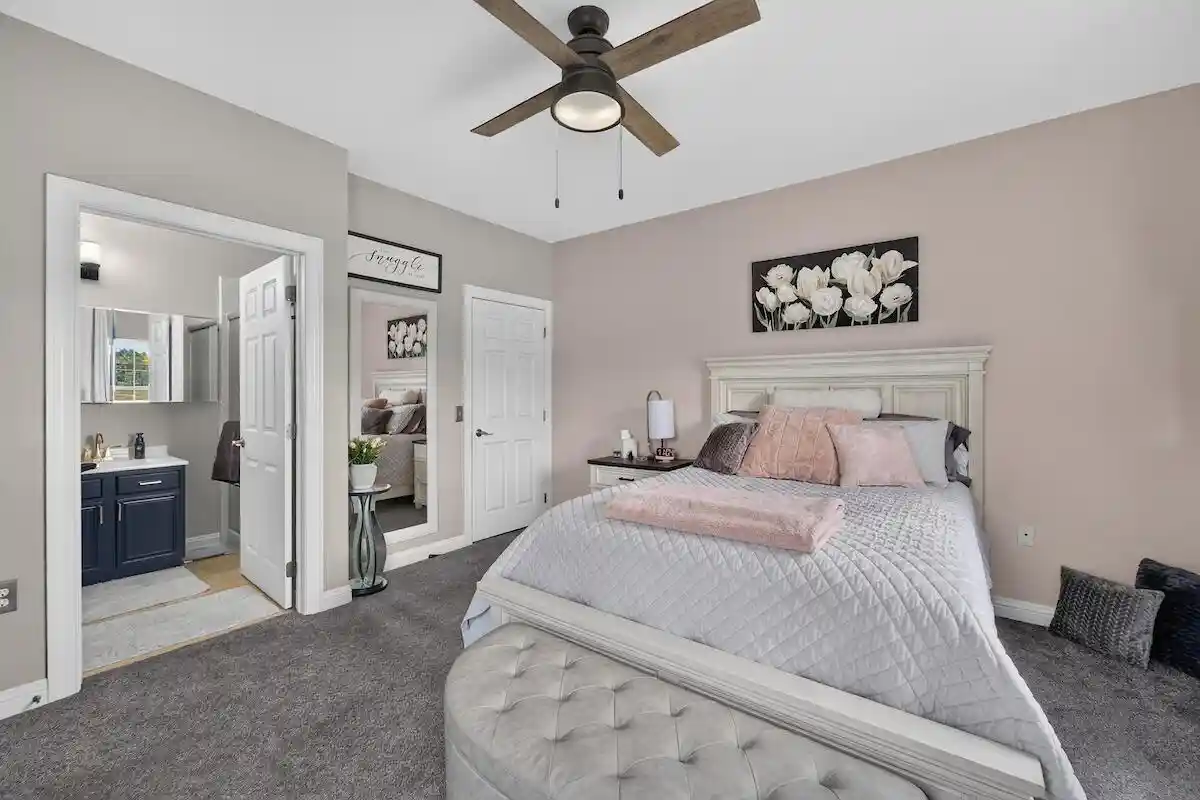 Photo 4 of Condo for sale at 2319 W Vista Bella Dr, Oak Creek, WI 53154 | MLS# 1984951 | Listing updated on 2026-10-23