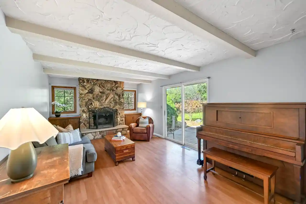 Photo 4 of Single family home for sale at 2100 Wildwood Dr, Cedarburg, WI 53012 | MLS# 1984953 | Listing updated on 2026-10-29