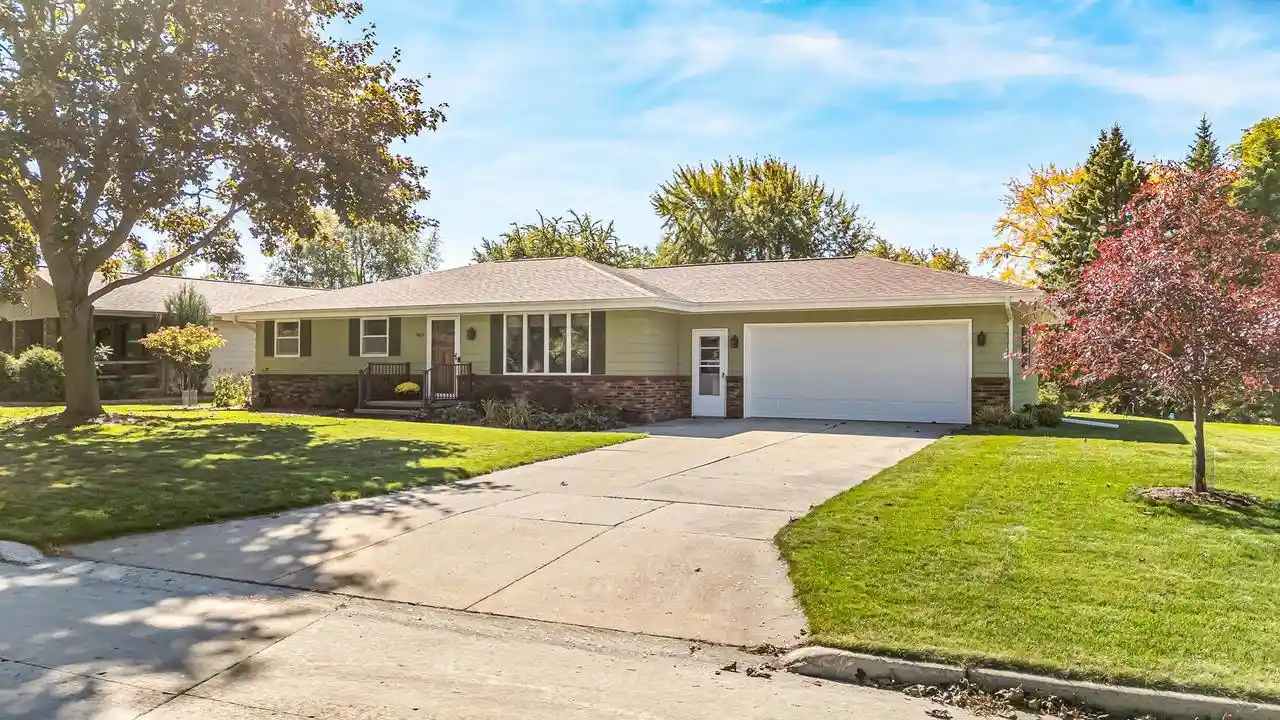 Photo 1 of Single family home for sale at 1413 W Edmund Dr, Appleton, WI 54914 | MLS# 50334350 | Listing updated on 2026-10-19