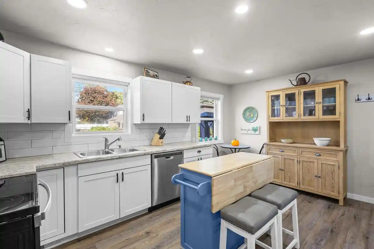Photo 3 of Single family home for sale at 518 E Glendale Ave, Appleton, WI 54911 | MLS# 50334401 | Listing updated on 2026-10-20