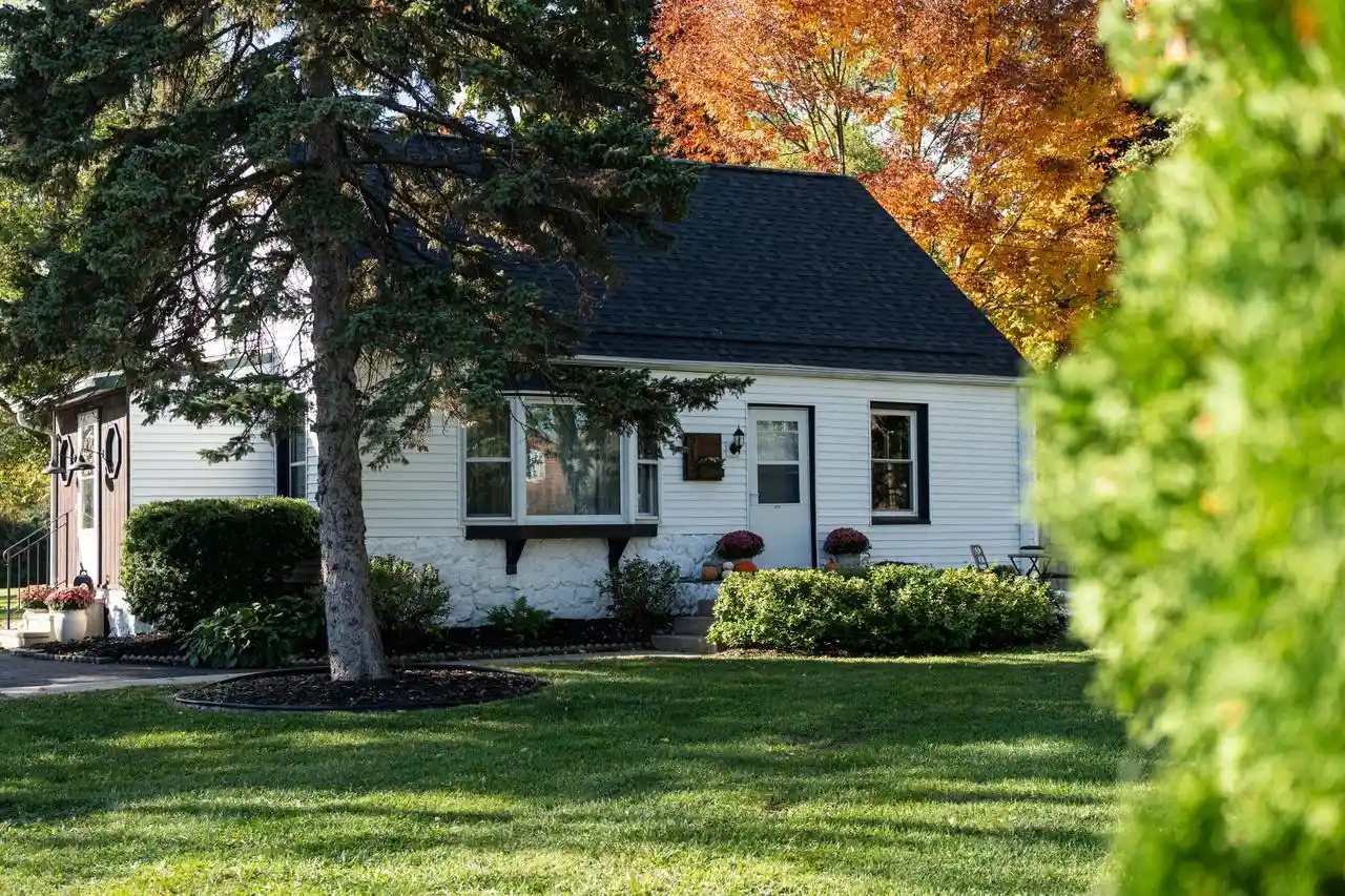 Single family home for sale at 215 E Forest Hl Ave, Oak Creek, WI 53154 | MLS# 1984973