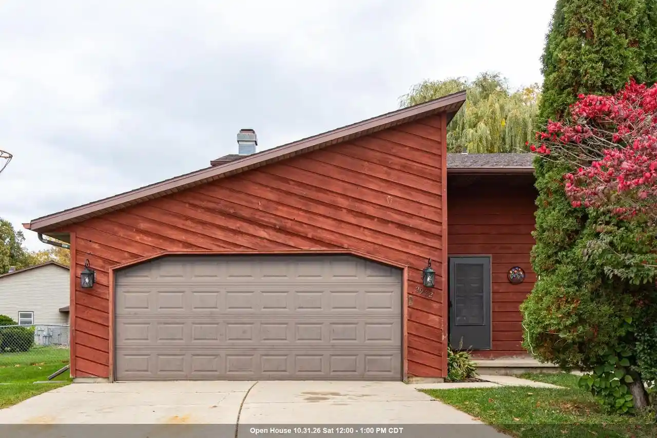 Photo 1 of Single family home for sale at 2982 Caravan Ct, Green Bay, WI 54313 | MLS# 50334397 | Listing updated on 2026-10-26