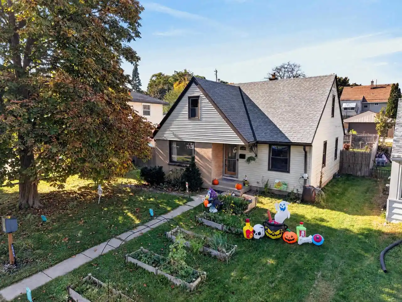 Single family home for sale at 6166 W Kinnickinnic River Pkwy, Milwaukee, WI 53219 | MLS# 1984996