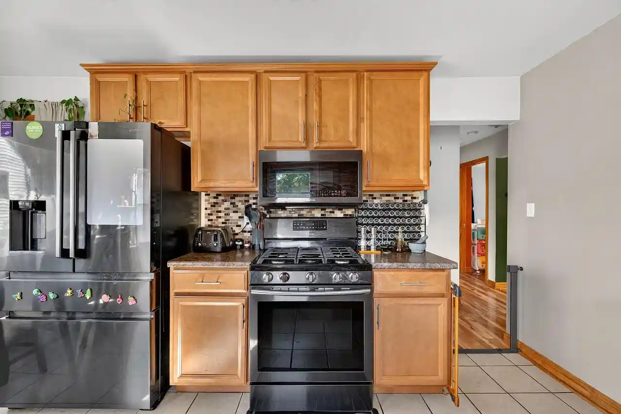 Photo 3 of Single family home for sale at 6166 W Kinnickinnic River Pkwy, Milwaukee, WI 53219 | MLS# 1984996 | Listing updated on 2026-10-28