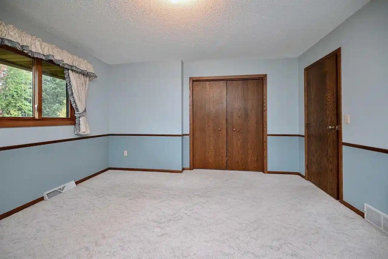 Photo 1 of Sale Pending at 2197 Clinton Dr, Winona, MN 55987 | MLS# 1985004 | Listing updated on 2026-10-26