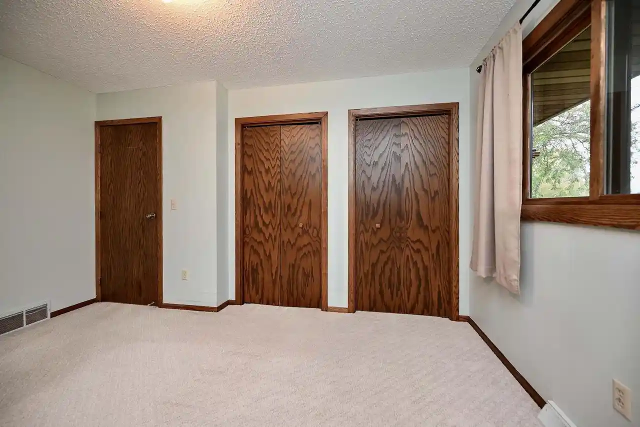 Photo 3 of Sale Pending at 2197 Clinton Dr, Winona, MN 55987 | MLS# 1985004 | Listing updated on 2026-10-26