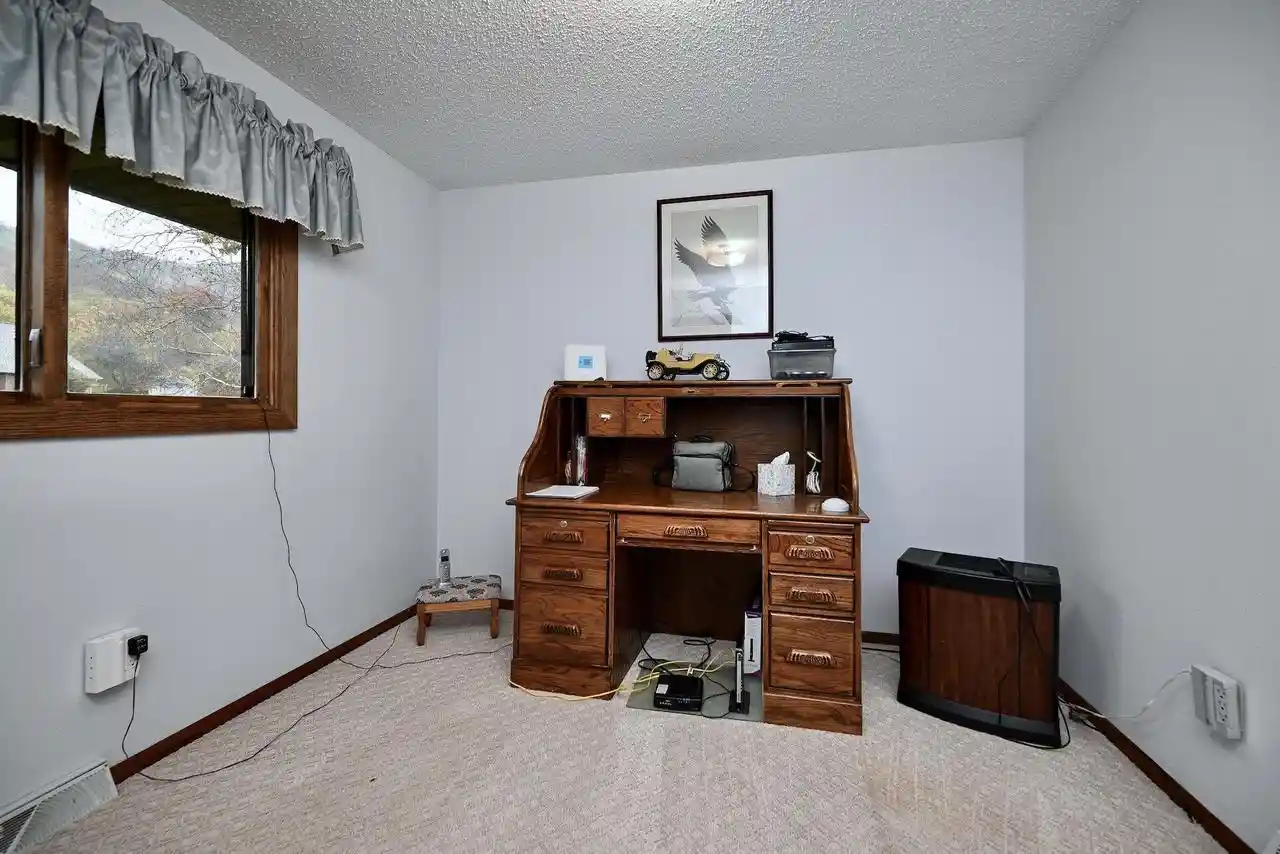 Photo 4 of Sale Pending at 2197 Clinton Dr, Winona, MN 55987 | MLS# 1985004 | Listing updated on 2026-10-26