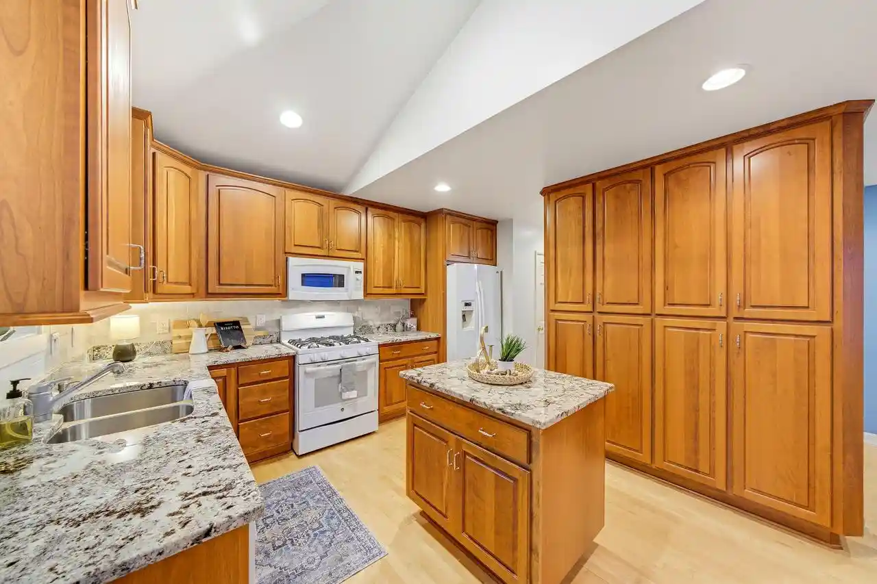 Photo 4 of Multi family home for sale at 4436 N Frederick Ave #4438, Shorewood, WI 53211 | MLS# 1985005 | Listing updated on 2026-10-24