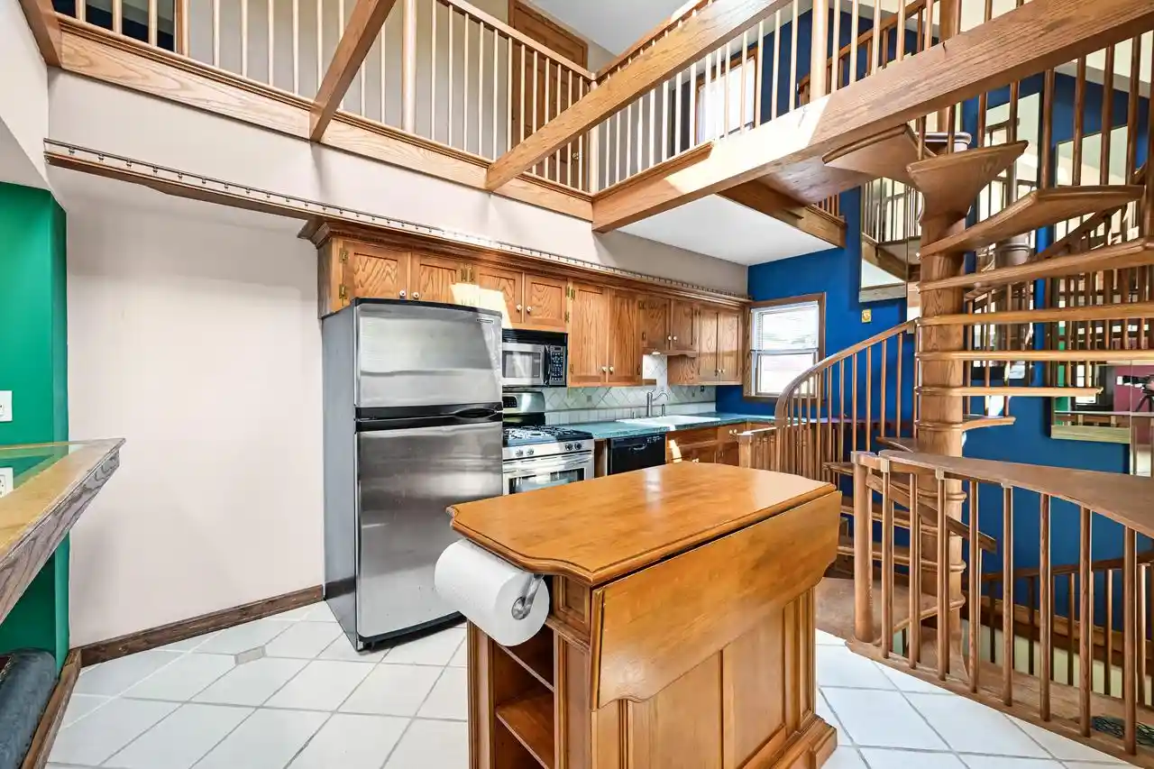 Photo 2 of Single family home for sale at 1618 E Newport Ave, Milwaukee, WI 53211 | MLS# 1985084 | Listing updated on 2026-10-16