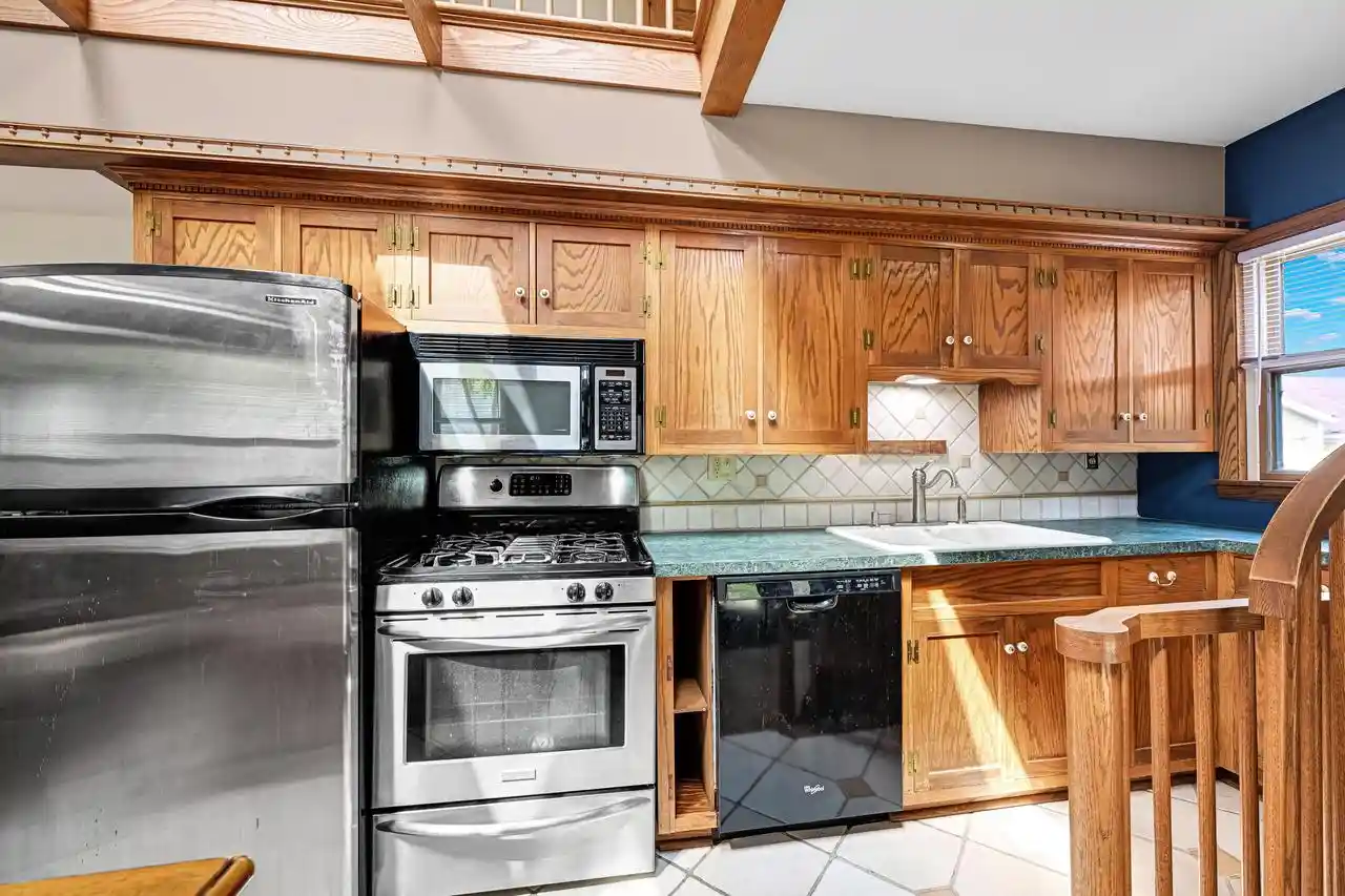 Photo 4 of Single family home for sale at 1618 E Newport Ave, Milwaukee, WI 53211 | MLS# 1985084 | Listing updated on 2026-10-16