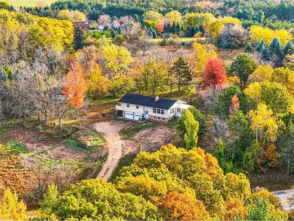 Photo 1 of Single family home for sale at 427 N Glover Rd, Hudson, WI 54016 | MLS# 7161041 | Listing updated on 2026-10-22