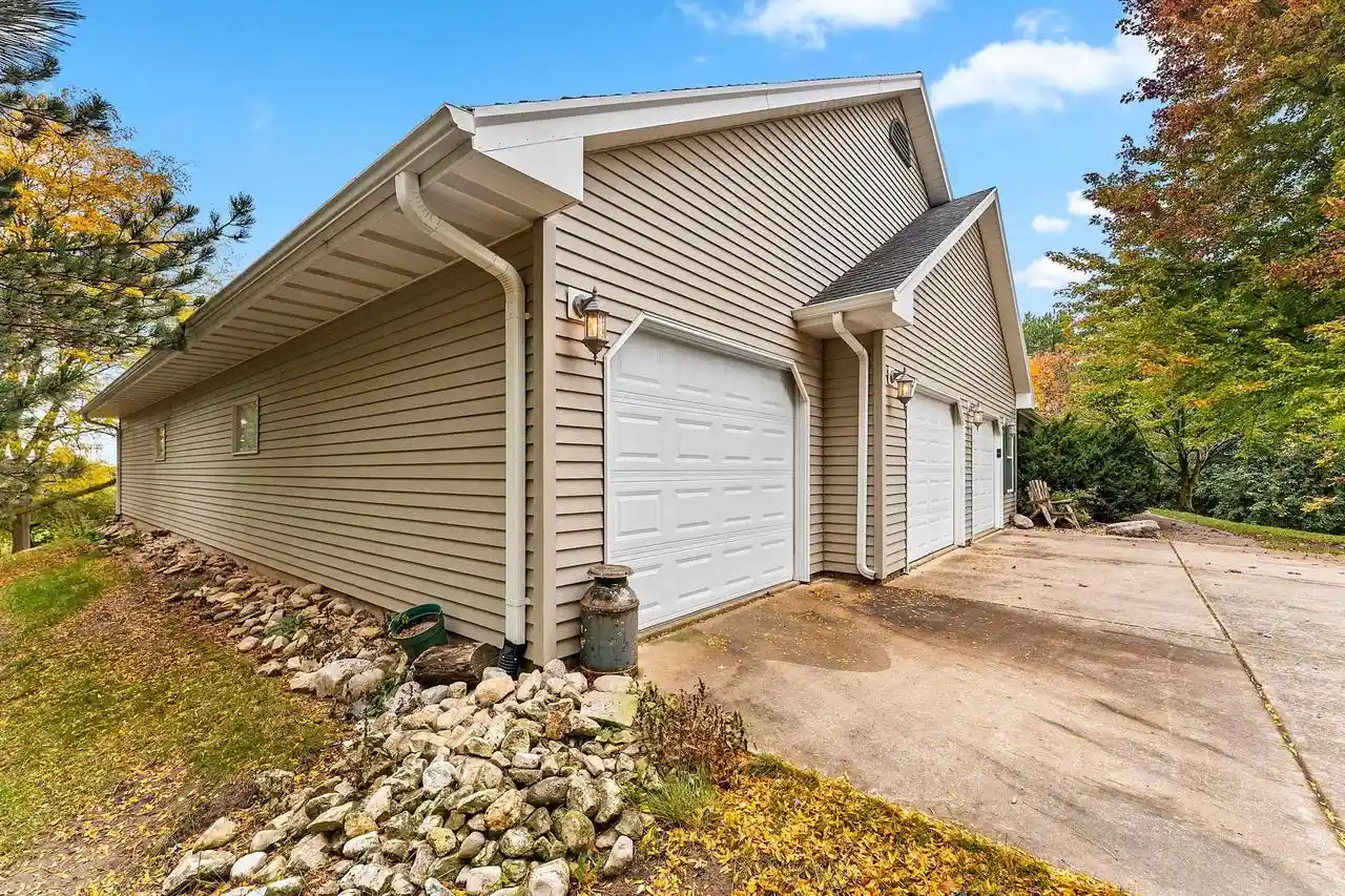Photo 2 of Single family home for sale at 4245 S Sunburst Ln, New Franken, WI 54229 | MLS# 50334438 | Listing updated on 2026-10-19