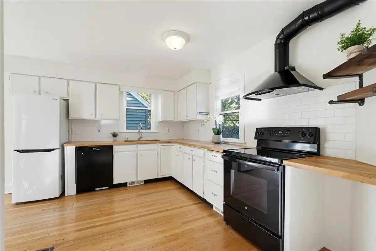 Photo 4 of Single family home for sale at 2910 Bluff St, Madison, WI 53705 | MLS# 2034781 | Listing updated on 2026-10-22