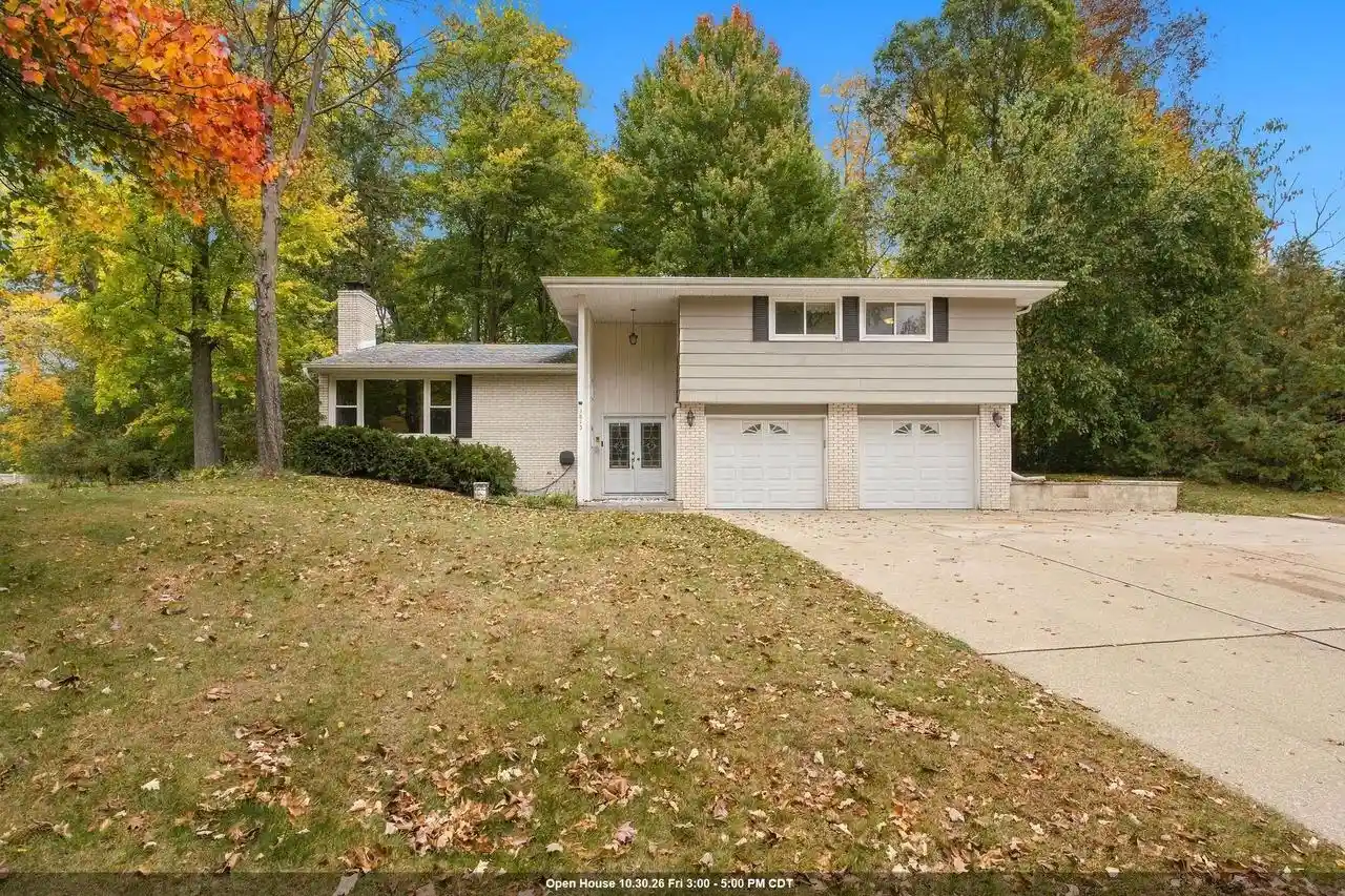 Single family home for sale at 1815 Valorane Blvd, Green Bay, WI 54304 | MLS# 50334441