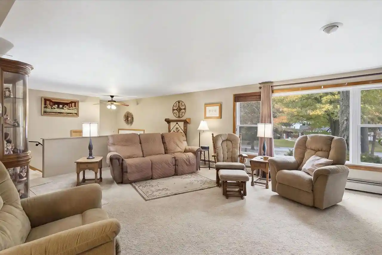 Photo 1 of Single family home for sale at 1815 Valorane Blvd, Green Bay, WI 54304 | MLS# 50334441 | Listing updated on 2026-10-28