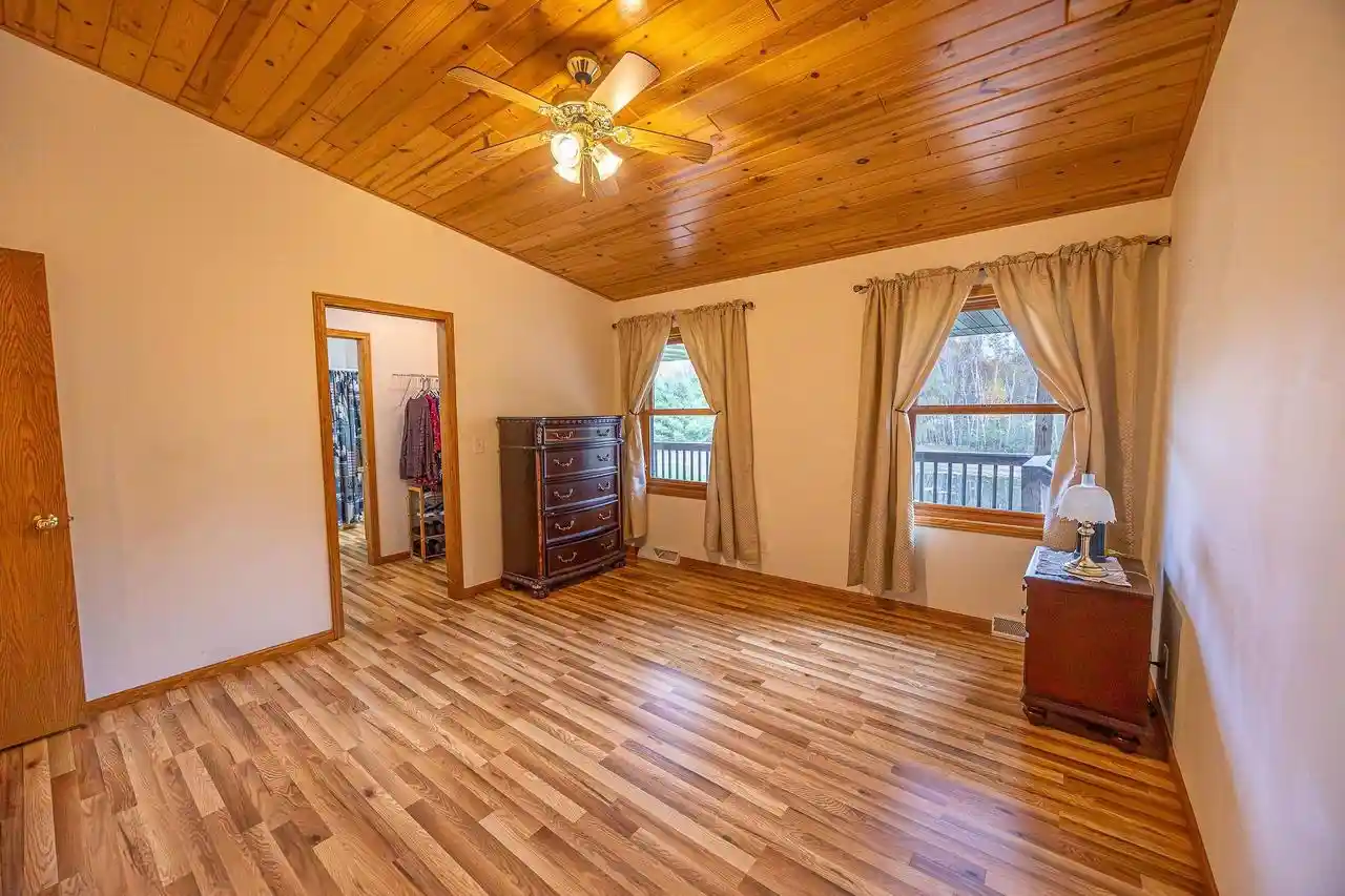 Photo 4 of Single family home for sale at 12571 Heise Rd, Suring, WI 54174 | MLS# 50334470 | Listing updated on 2026-10-16