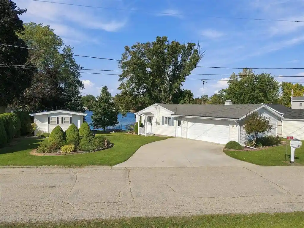 Photo 1 of Single family home for sale at W933 S Shore Ln, Saint Cloud, WI 53079 | MLS# 1985135 | Listing updated on 2026-10-20