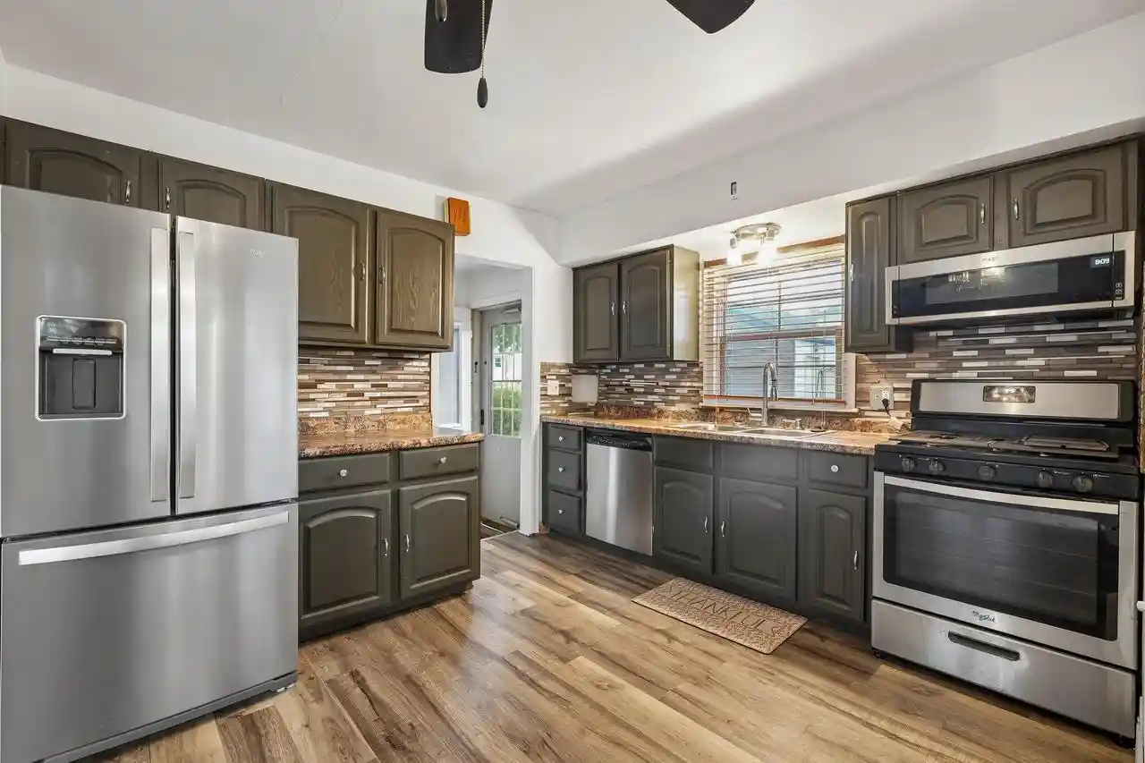 Photo 4 of Single family home for sale at 1221 Jefferson St, Racine, WI 53404 | MLS# 1985146 | Listing updated on 2026-10-16